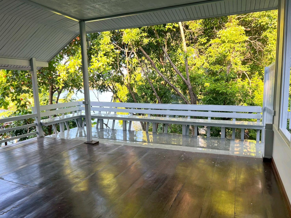 For SaleHouseMin Buri, Romklao : For sale, detached house next to the lake. Rare plot in the Sammakorn Ramkhamhaeng 110/112 project.