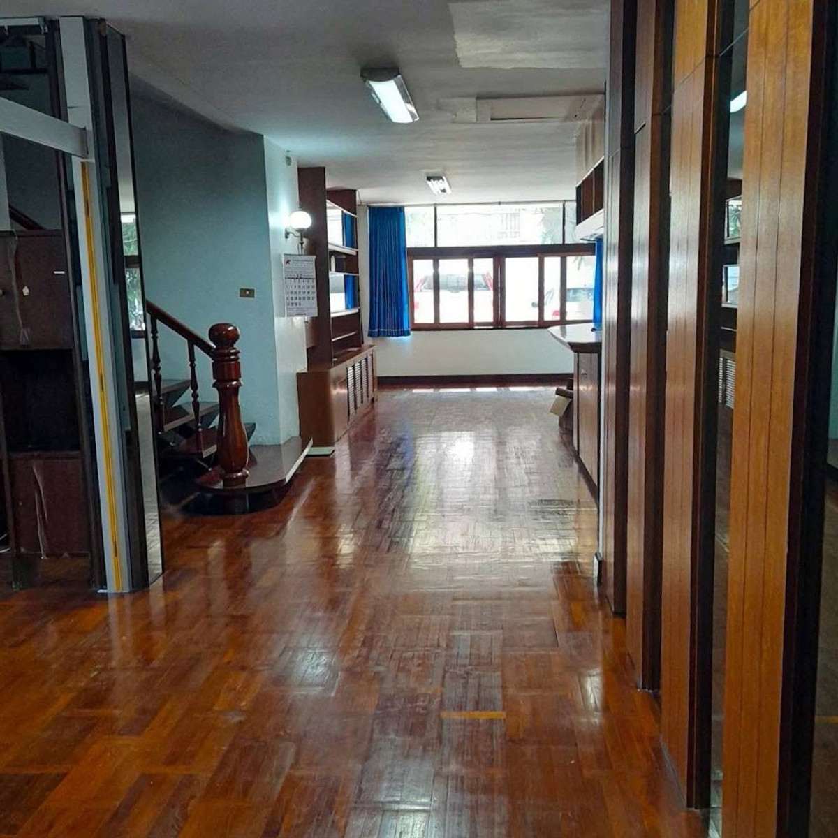 ให้เช่าร้านค้า/ตลาดนัดสีลม ศาลาแดง บางรัก : ให้เช่า บ้านถนนทรัพย์ ใกล้ MRT สามย่าน / สีลม / สุรวงศ์ ทำธุรกิจ จอดรถได้ 10 คัน รีโนเวทได้