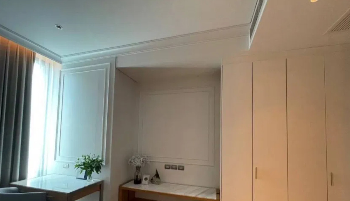 For RentCondoWitthayu, Chidlom, Langsuan, Ploenchit : Sindhorn Residence 111 sq.m. Please add LINE ID @806qphgn o8415o5483