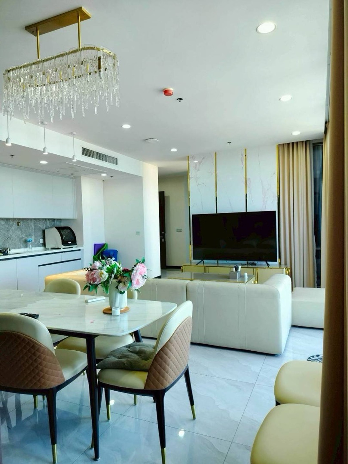 ให้เช่าคอนโดอ่อนนุช อุดมสุข : 🏙 Penthouse หรูให้เช่า | Whizdom Inspire สุขุมวิท 101/1ชั้น 46 • พื้นที่ 240 ตร.ม. • วิวแม่น้ำสวย4 ห้องนอน | 4 ห้องน้ำ | ห้องแม่บ้านLiving Room ใหญ่ + ห้องอเนกประสงค์📍 500 ม. จาก BTS ปุณณวิถีติดห้าง True Digital Park