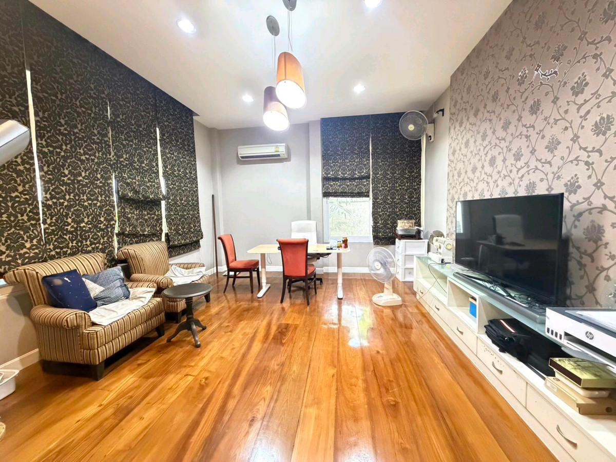 ขายบ้านเอกชัย บางบอน : บ้านเดี่ยวในโครงการ แกรนด์รอยัลนิศาชล สาทร