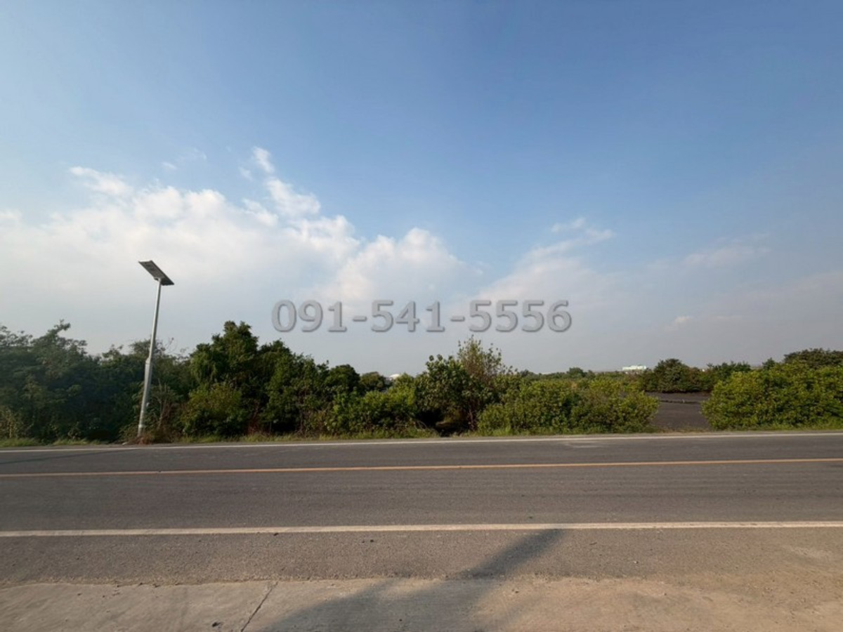 For SaleLandBangna, Bearing, Lasalle : Land for sale, 2 plots next to each other, 10 rai, along the road, Soi Pracha Uthit 90, Samut Prakan, large plot of land, beautiful plot, potential location.