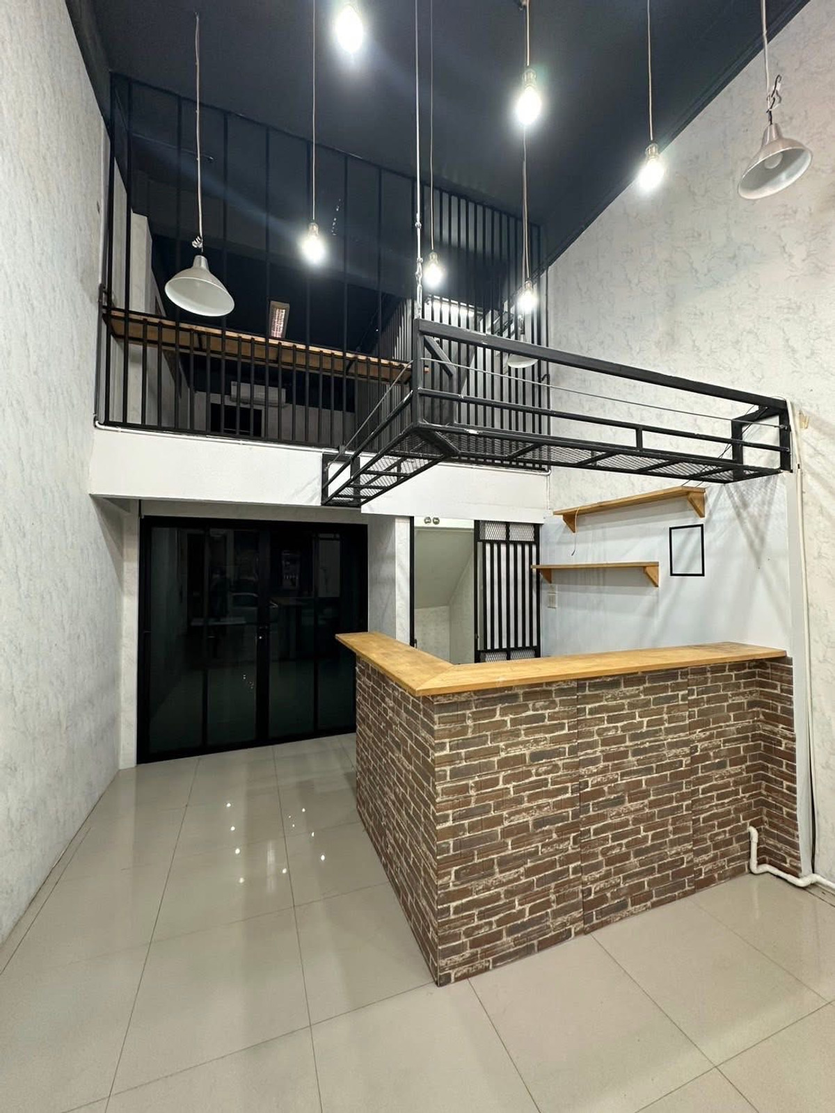 ให้เช่าอาคารพาณิชย์ลาดพร้าว เซ็นทรัลลาดพร้าว : ให้เช่าอาคารพาณิชย์ 4 ชั้นครึ่ง ติดถนนใหญ่ สี่แยกรัชดา-ลาดพร้าว