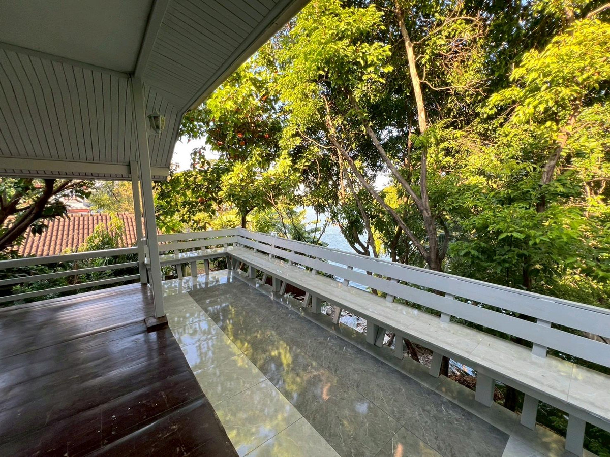 For SaleHouseMin Buri, Romklao : For sale, detached house next to the lake. Rare plot in the Sammakorn Ramkhamhaeng 110/112 project.