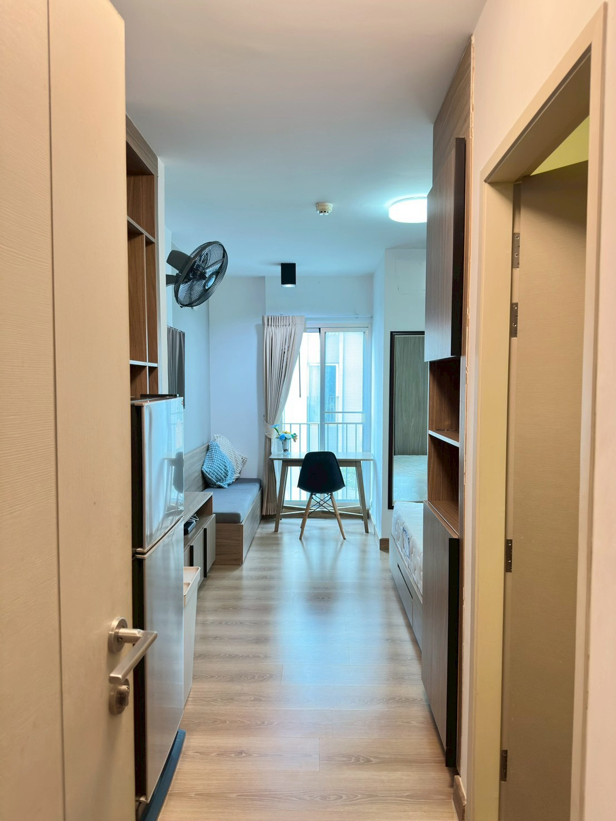 ให้เช่าคอนโดเกษตรศาสตร์ รัชโยธิน : 🔥 ด่วนๆ มีห้องว่างพร้อมให้เช่าเเล้ว 🔥 ✧คอนโดแชปเตอร์วัน เดอะเเคมปัส เกษตร✧ ใกล้ม.เกษตร ห้อง Studio 1 ห้องน้ำ อาคาร B ชั้น 5 ขนาด 23 ตร.ม. 💵 ราคาเช่า 10,000/เดือน 💵 เฟอร์นิเจอร์ เครื่องใช้ไฟฟ้าครบ มีเครื่องซักผ้า 📞 สนใจติดต่อ 094-847-5707 