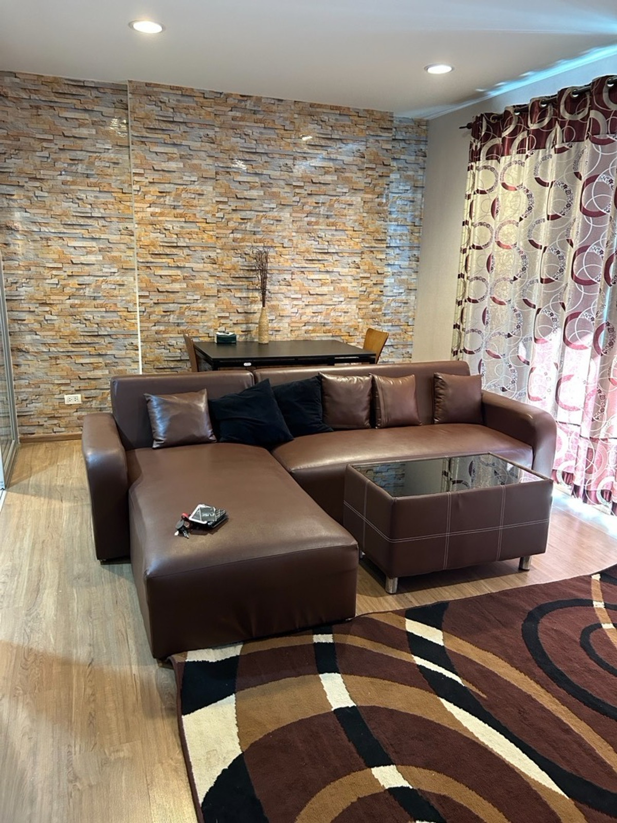 ให้เช่าคอนโดสาทร นราธิวาส : ให้เช่าคอนโดฟิวส์จันทน์-สาทร แบบ2ห้องนอน 2ห้องน้ำ ราคา 20,000/เดือน