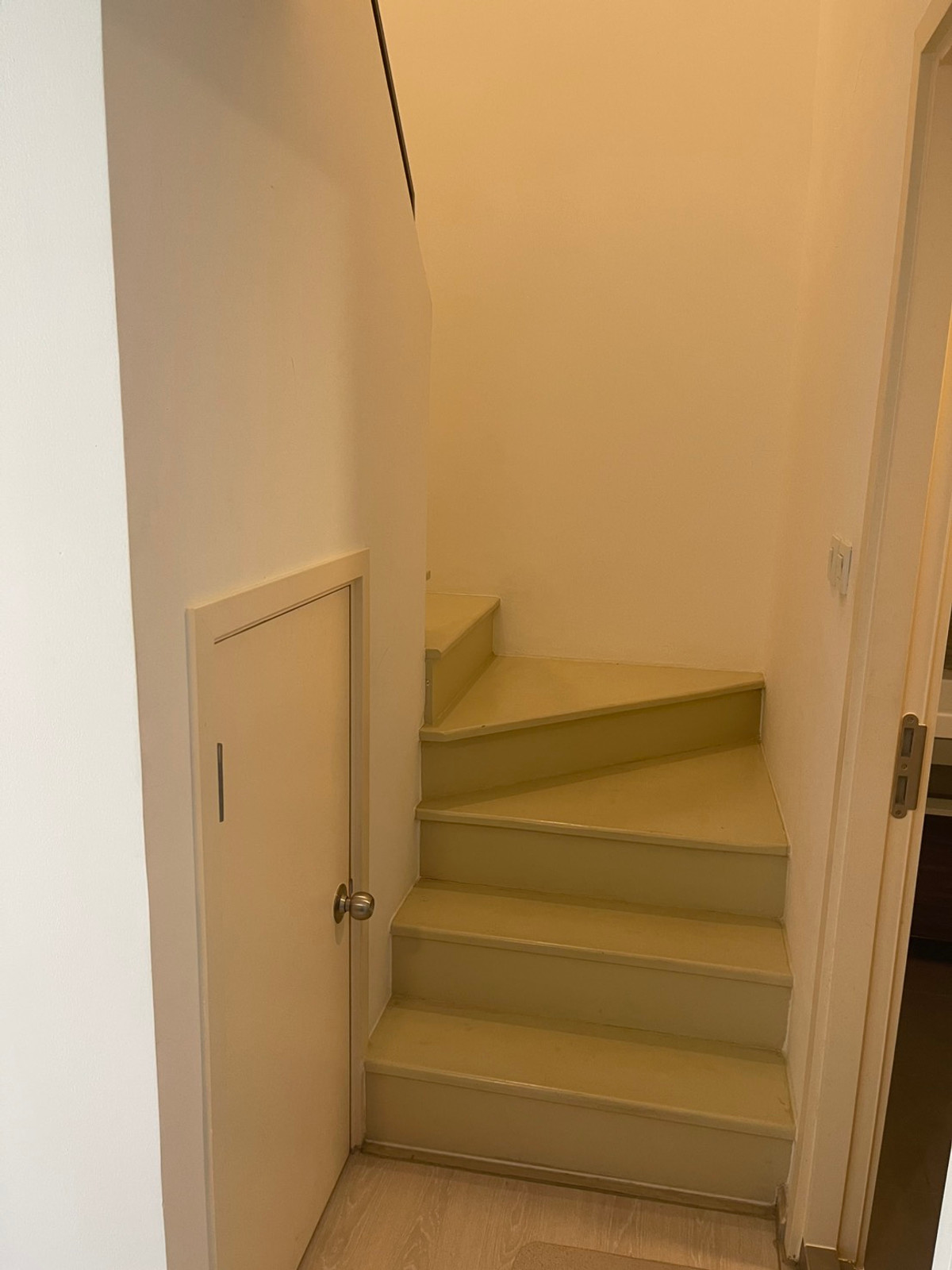 ขายคอนโดวิภาวดี ดอนเมือง หลักสี่ : ขายคอนโด Knightsbridge พหลโยธิน อินเตอร์เชนจ์ ขนาด 53.8 ตร.ม. ห้อง Duplex ใกล้ BTS 2 สาย