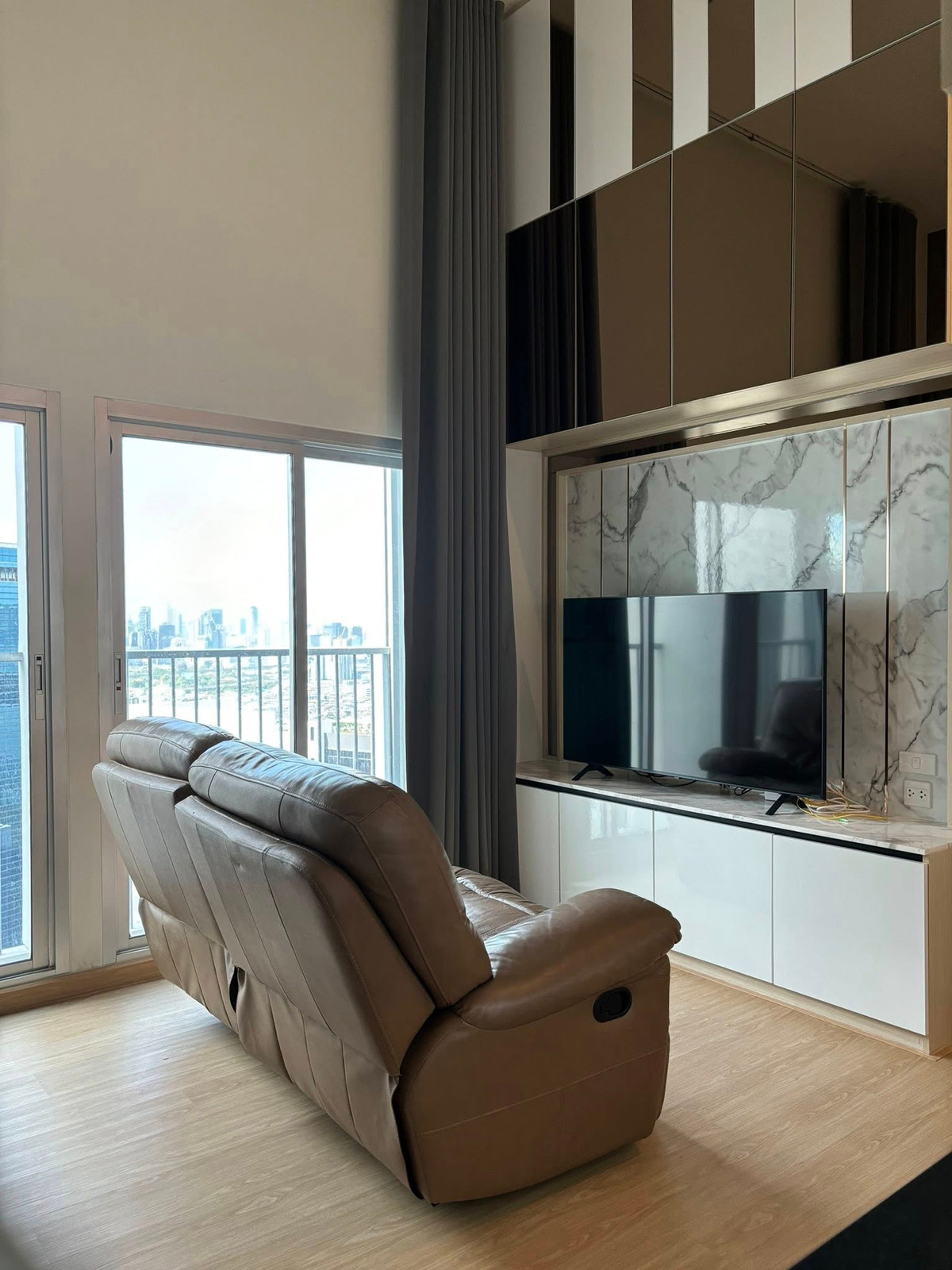 ให้เช่าคอนโดรัชดา ห้วยขวาง : RC014426 Condo penthouse for rent at NOBLE REVOLVE RATCHADA near MRT Thailand cultural center