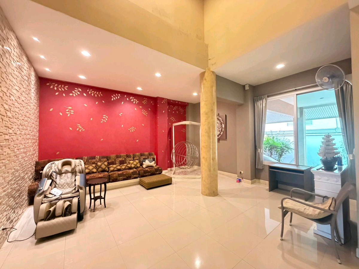 ขายบ้านเอกชัย บางบอน : บ้านเดี่ยวในโครงการ แกรนด์รอยัลนิศาชล สาทร