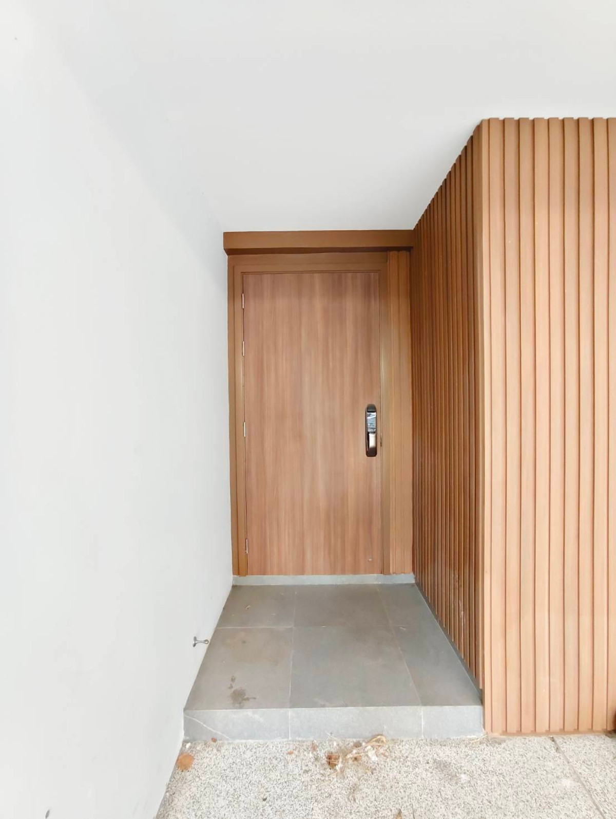 ให้เช่าทาวน์โฮมโชคชัย4 ลาดพร้าว71 : ให้เช่าทาวน์โฮม 3.5 ชั้น หลังมุม โครงการ Authen Ladprao–Nakniwa ซอยนาคนิวาศ 48 ใกล้เซ็นทรัลอีสวิลล์