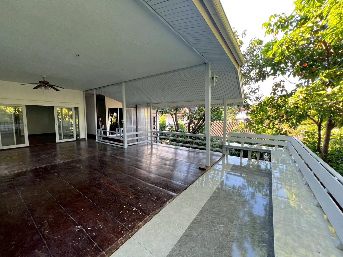 For SaleHouseMin Buri, Romklao : For sale, detached house next to the lake. Rare plot in the Sammakorn Ramkhamhaeng 110/112 project.