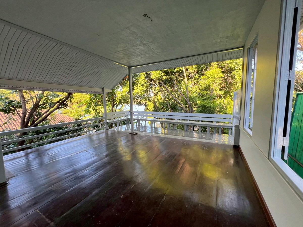 For SaleHouseMin Buri, Romklao : For sale, detached house next to the lake. Rare plot in the Sammakorn Ramkhamhaeng 110/112 project.