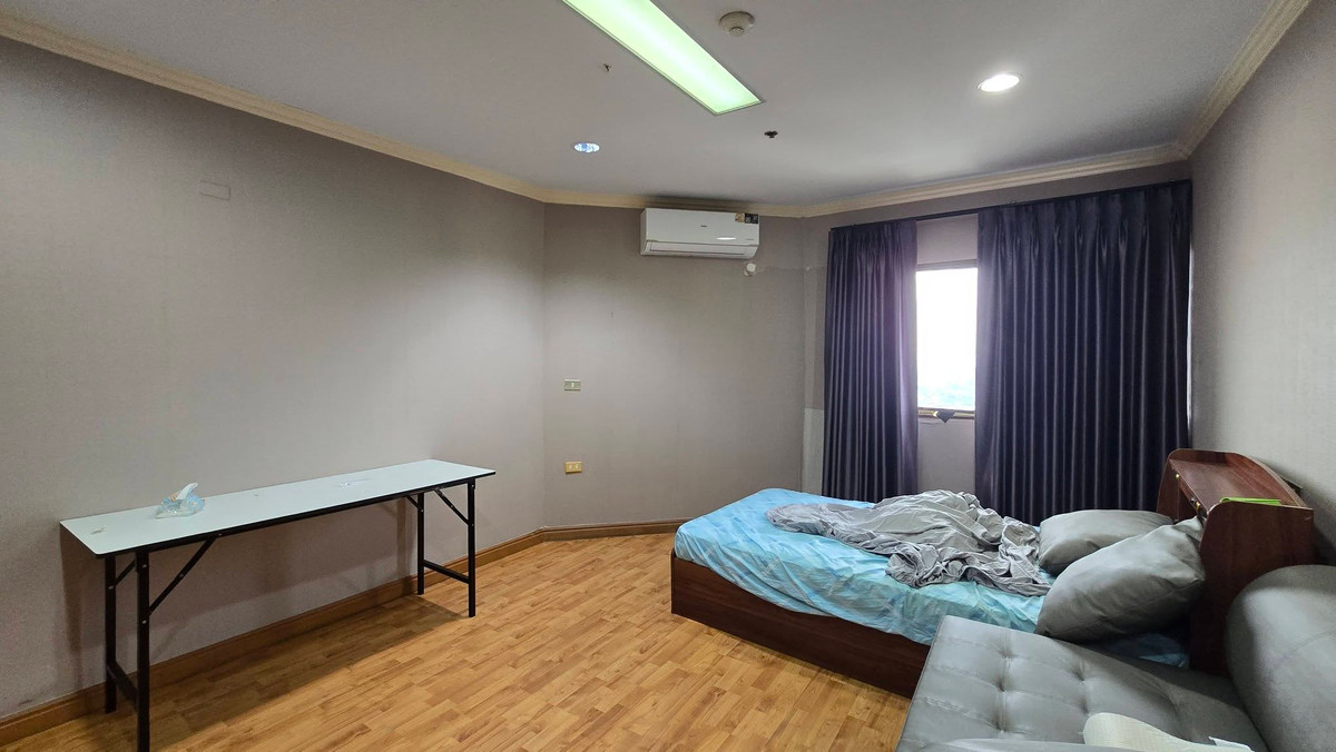 For SaleCondoBangna, Bearing, Lasalle : Condo for sale Central City East Tower: Central City Bangna East Tower, next to Central Bangna | Special price lower than the market, large usable area 236 sq m, on the 25th floor.