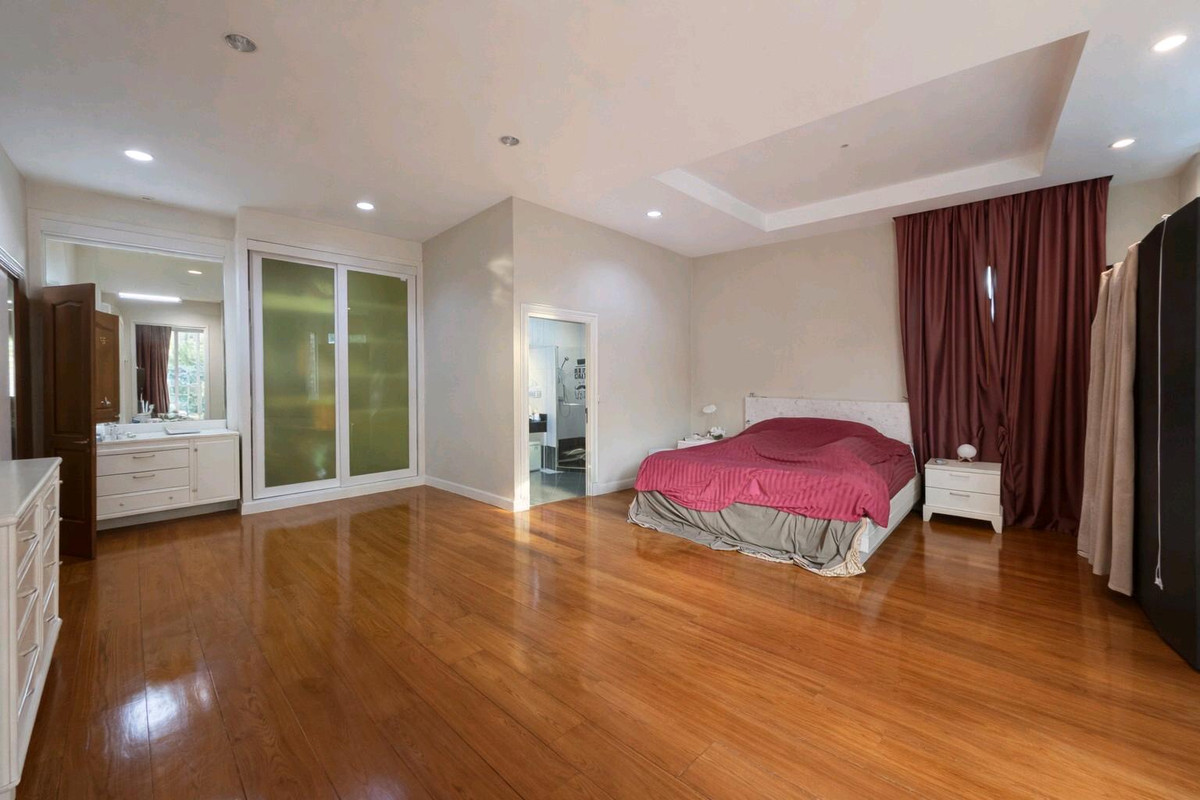 ขายบ้านเอกชัย บางบอน : บ้านเดี่ยวในโครงการ แกรนด์รอยัลนิศาชล สาทร