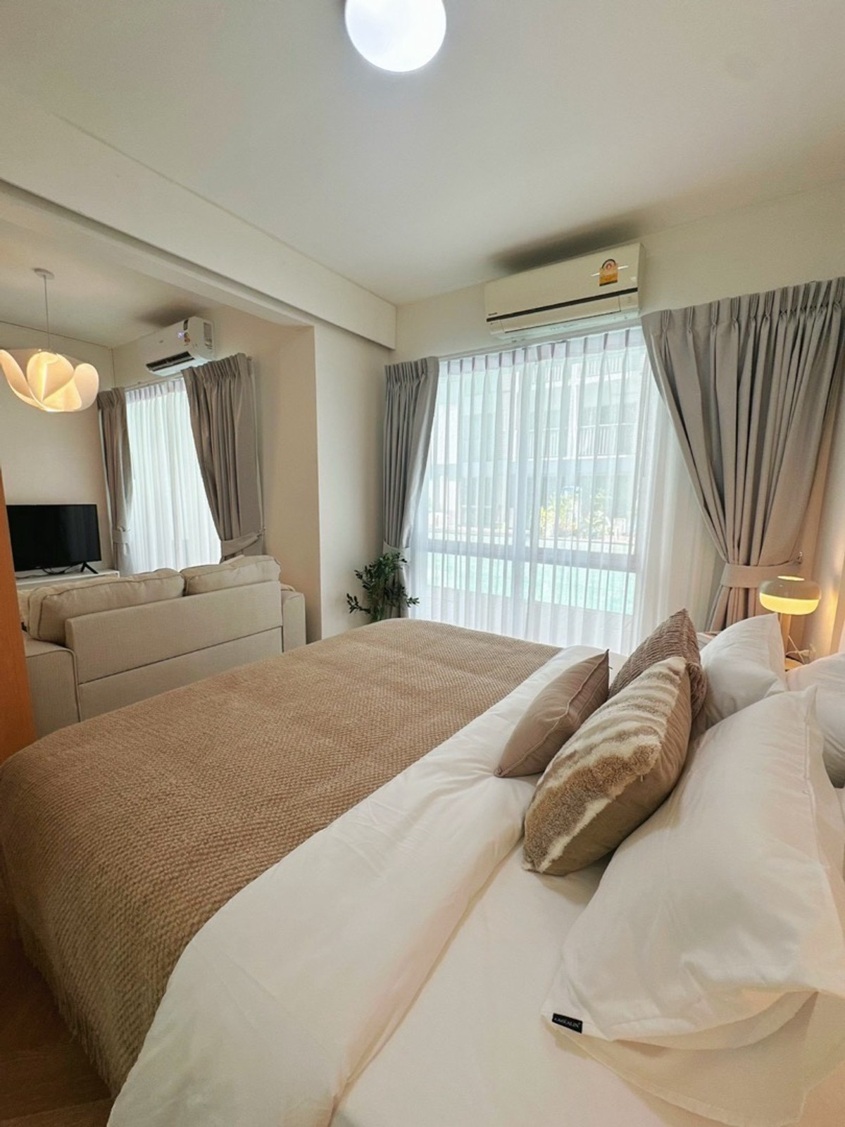 ขายคอนโดพระราม 9 เพชรบุรีตัดใหม่ RCA : 📣 Owner Post | ยินดีรับเอเจ้น ราคาเพียง2.99ลบ ห้อง48sqm Pool Access ฟีลพูลวิลล่า ติดสระว่ายน้ำ ขายคอนโดรีโนเวทใหม่สวย พร้อมอยู่ 💰 A Space Asoke Ratchada