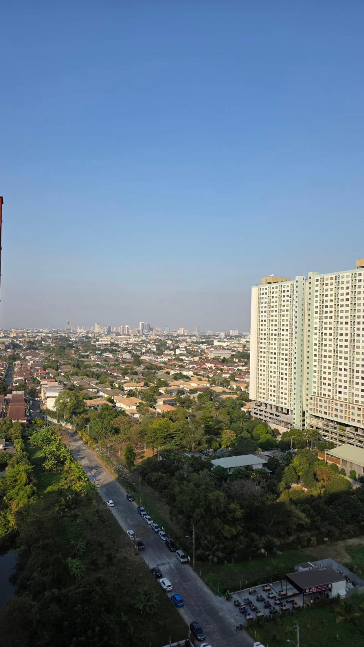 For SaleCondoRattanathibet, Sanambinna : The owner is selling it himself. The room is very new, never lived in, 44 sq m., 21st floor.