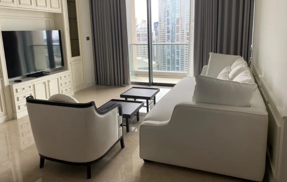 For RentCondoWitthayu, Chidlom, Langsuan, Ploenchit : Sindhorn Residence 150 sq.m. 中 日 Please add LINE ID @806qphgn o8415o5483