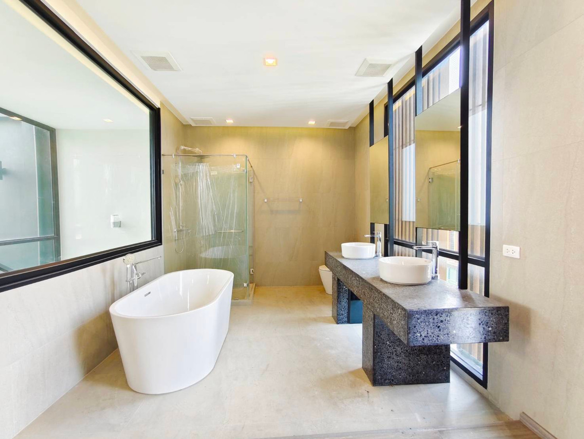 ให้เช่าทาวน์โฮมโชคชัย4 ลาดพร้าว71 : ให้เช่าทาวน์โฮม 3.5 ชั้น หลังมุม โครงการ Authen Ladprao–Nakniwa ซอยนาคนิวาศ 48 ใกล้เซ็นทรัลอีสวิลล์