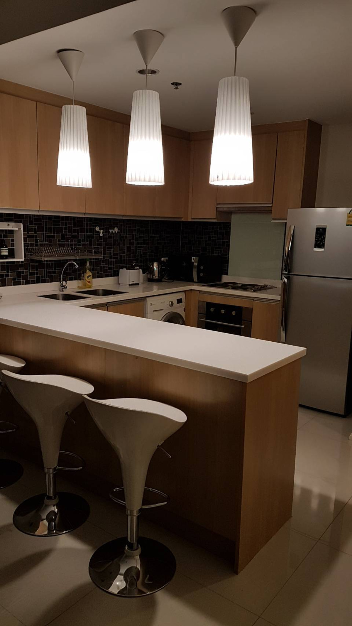 ให้เช่าคอนโดพระราม 9 เพชรบุรีตัดใหม่ RCA : ให้เช่าคอนโดวิลล่า อโศก ตกแต่งครบครัน (S15-33679)