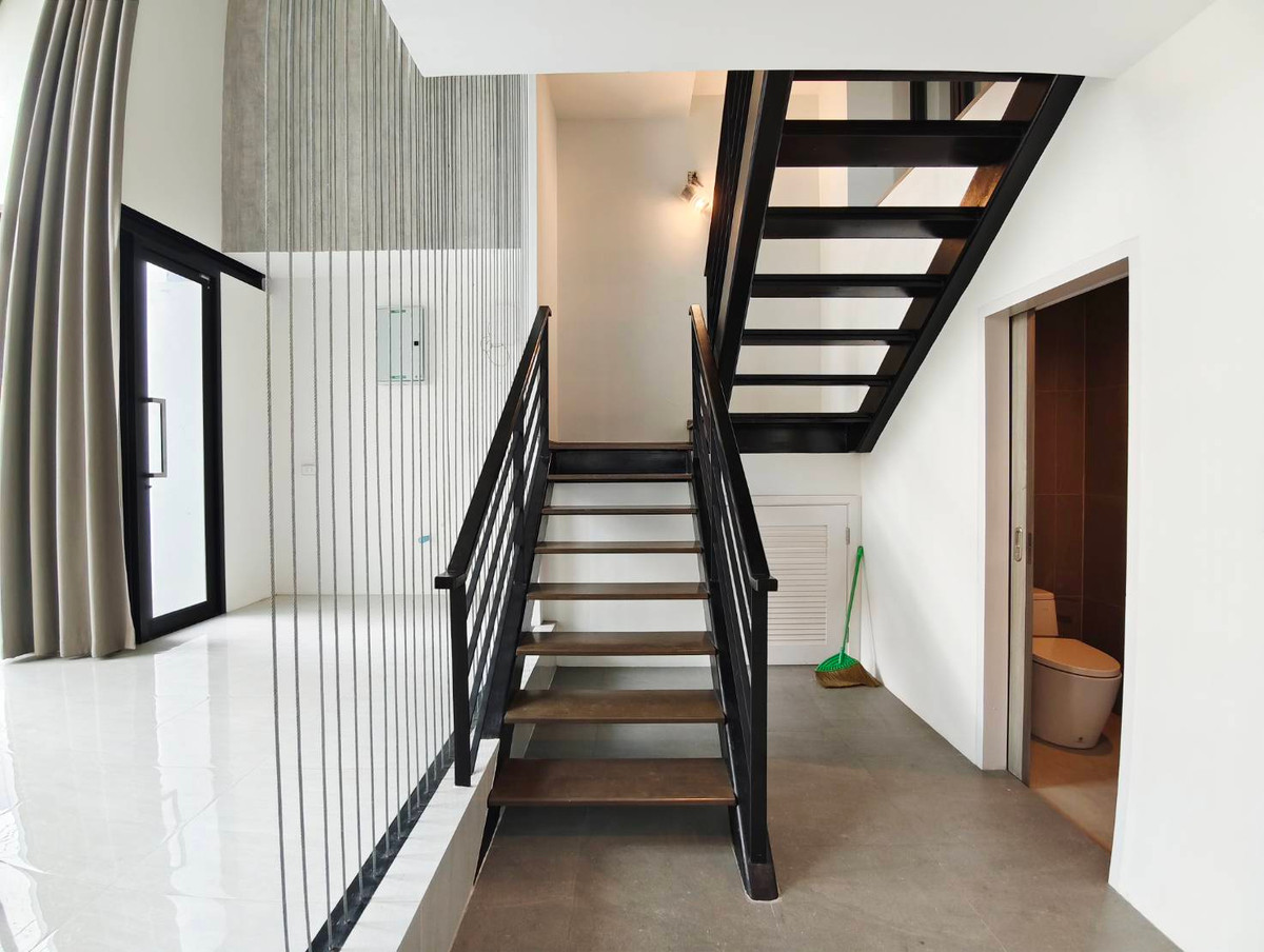 ให้เช่าทาวน์โฮมโชคชัย4 ลาดพร้าว71 : ให้เช่าทาวน์โฮม 3.5 ชั้น หลังมุม โครงการ Authen Ladprao–Nakniwa ซอยนาคนิวาศ 48 ใกล้เซ็นทรัลอีสวิลล์