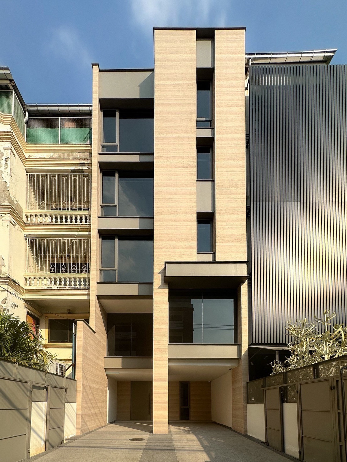 ขายสำนักงานสุขุมวิท อโศก ทองหล่อ : (Owner post) (English Below) ขาย Townhome / Home Office สวยปัง ซอยปรีดี 14 ทำเลดีมาก‼️ใกล้เอกมัยทองหล่อเพียง 5 นาที 