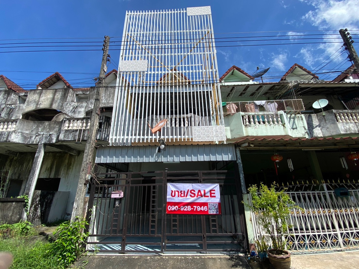 For SaleTownhomeUdon Thani : Urgent sale, 3-story townhouse near Nong Bua Public Park.