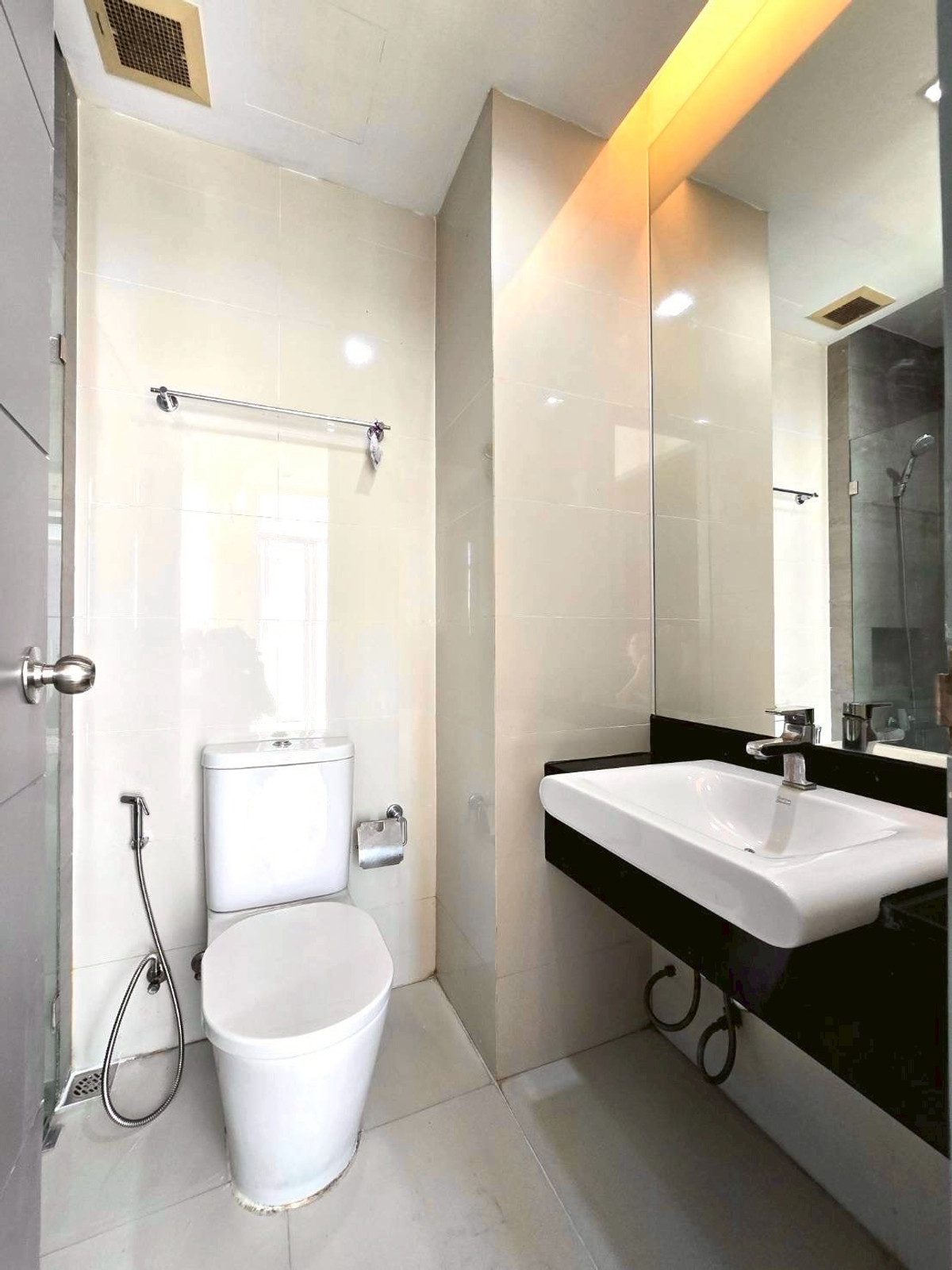 ขายคอนโดราชเทวี พญาไท : ขาย Ideo Verve Ratchaprarop อยู่ติด Airport Link Ratchaprarop ขายขาดทุนเลย