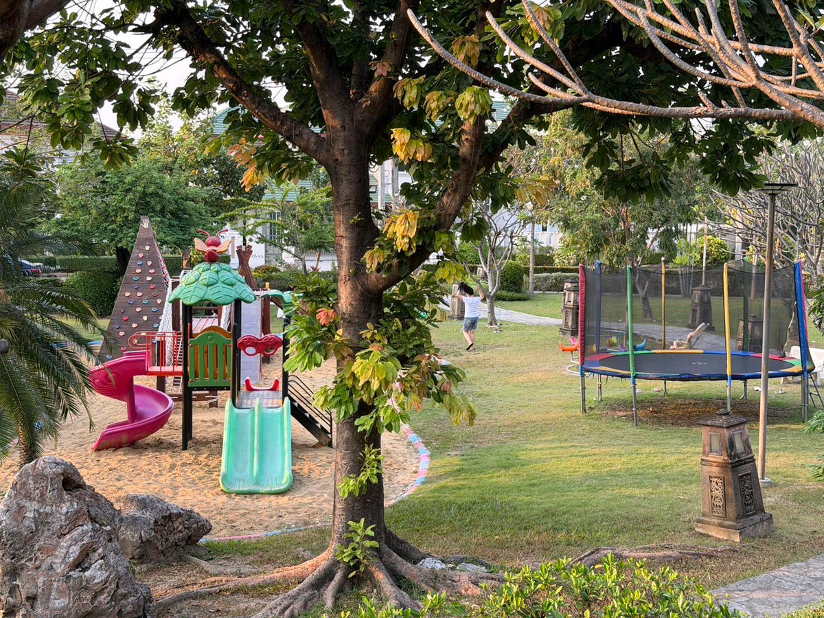 ขายบ้านเอกชัย บางบอน : บ้านเดี่ยวในโครงการ แกรนด์รอยัลนิศาชล สาทร