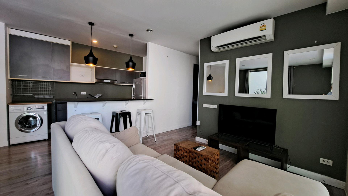 CondoOnnut, Udomsuk : Condo for sale or rent in the heart of Ekkamai, Click Condo, room ready to move in. Can raise animals