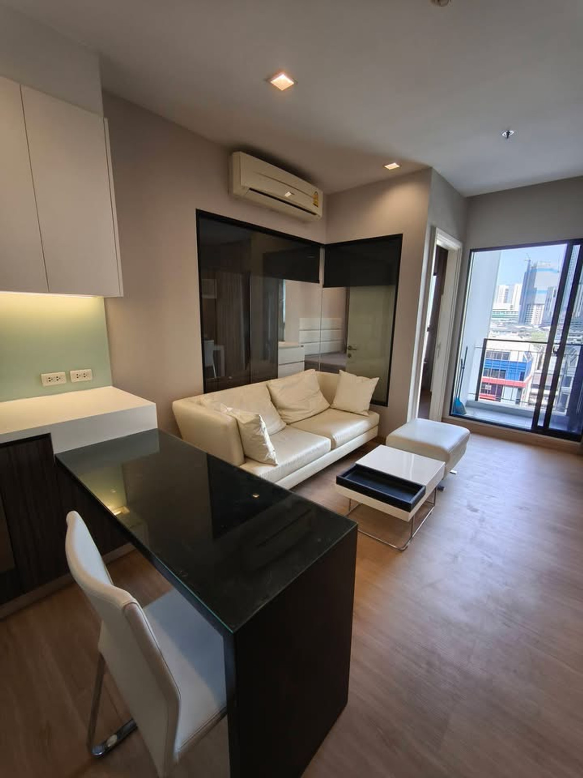 For RentCondoWongwianyai, Charoennakor : ✨Urbano Absolute Sathorn-Taksin✨ Furniture: Fully furnished (drag your bags to move in)👜