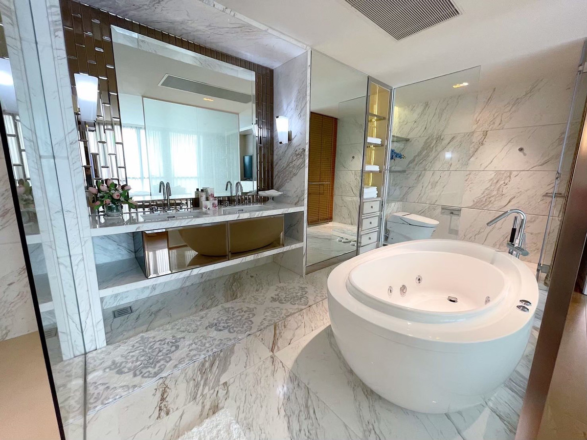 ขายคอนโดบางซื่อ วงศ์สว่าง เตาปูน : ขาย Ultra-Luxury Penthouse 333 Riverside Condominium