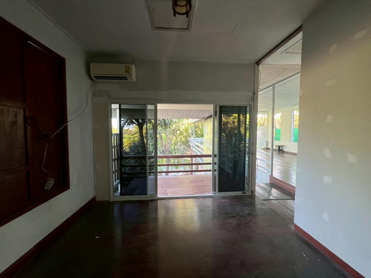 For SaleHouseMin Buri, Romklao : For sale, detached house next to the lake. Rare plot in the Sammakorn Ramkhamhaeng 110/112 project.