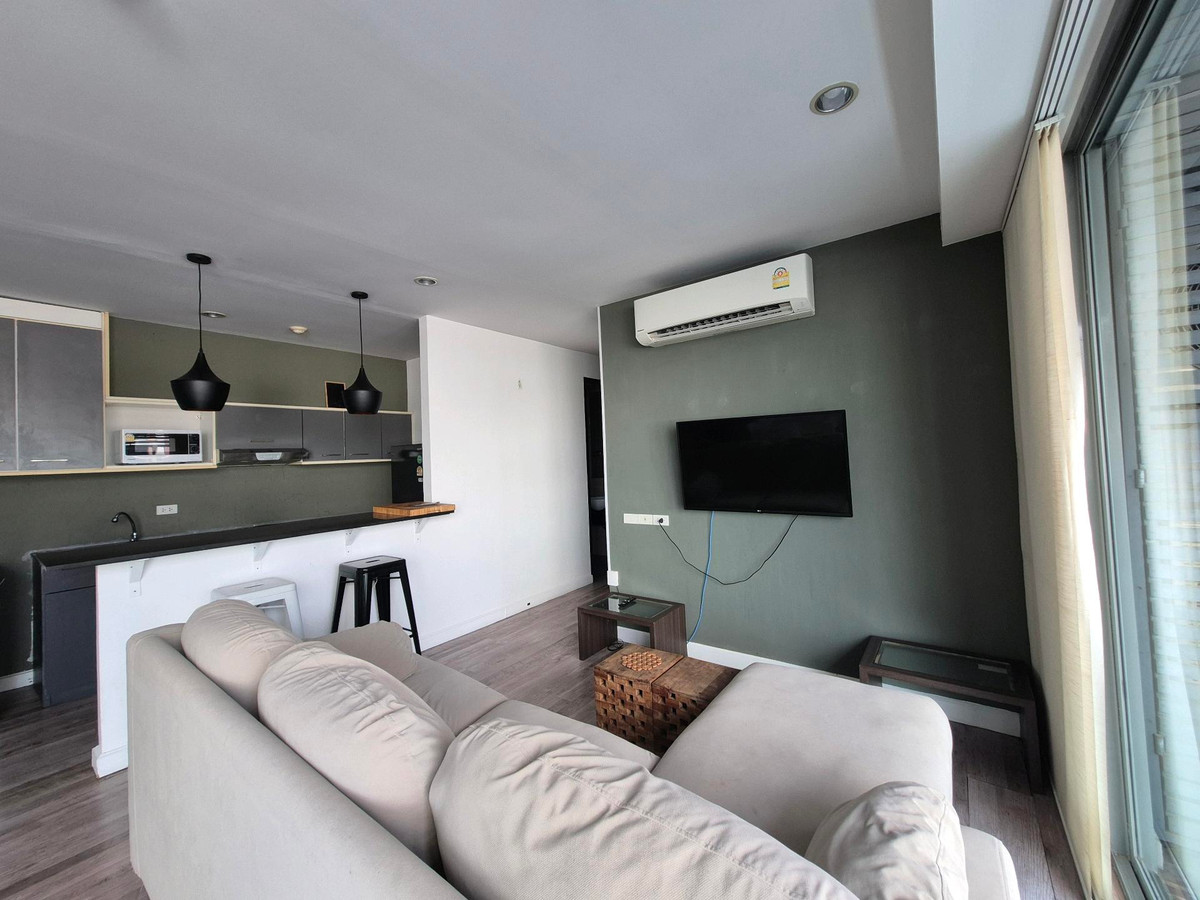 CondoOnnut, Udomsuk : Condo for sale or rent in the heart of Ekkamai, Click Condo, room ready to move in. Can raise animals