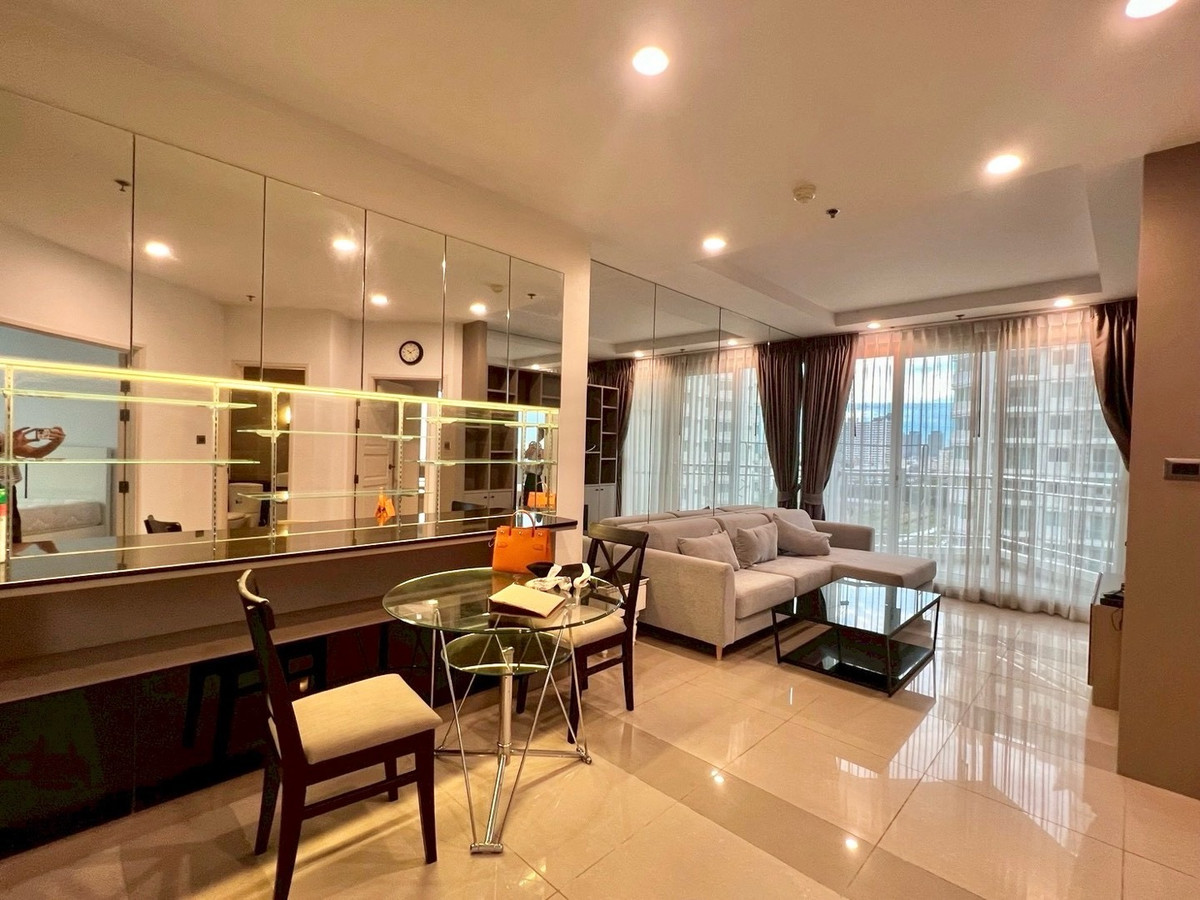For RentCondoRama9, Petchburi, RCA : 🏡 🌳Project: Supalai Wellington 1

🩷Size 78 sq m. 

💗 12th floor

🧼 2 bedrooms, 2 bathrooms

🌸 Rental price: 30,000 /month