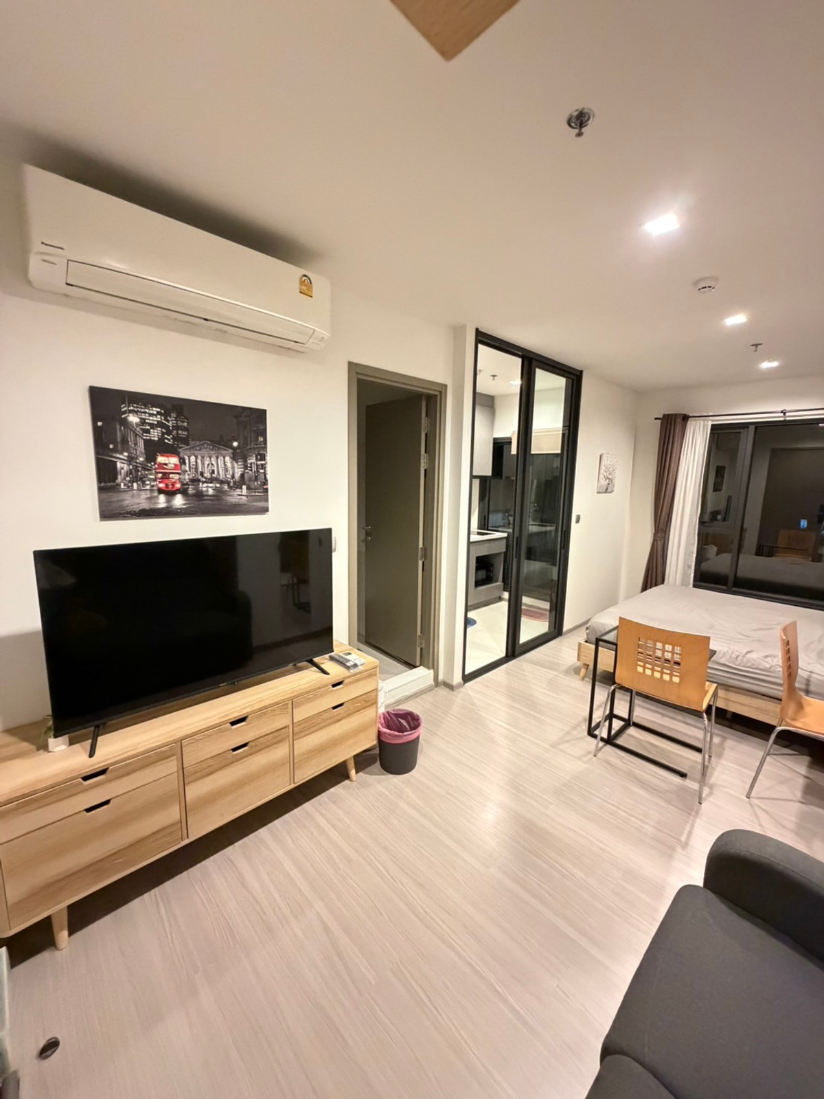 ให้เช่าคอนโดพระราม 9 เพชรบุรีตัดใหม่ RCA : 🔥ให้เช่าด่วน🔥ไลฟ์ อโศก ไฮป์ ห้องแต่งสวย เฟอร์นิเจอร์ครบพร้อมเข้าอยู่ ใกล้ MRT พระราม 9