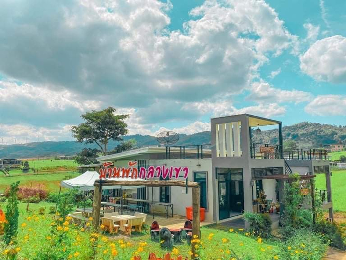 For SaleHotel&Apartment BusinessPhetchabun : ★House for sale with land 1 rai 35 sq m with furniture.  Have a valid Red Garuda title deed, Blizz by Khao Kho Highland Camp Son project.