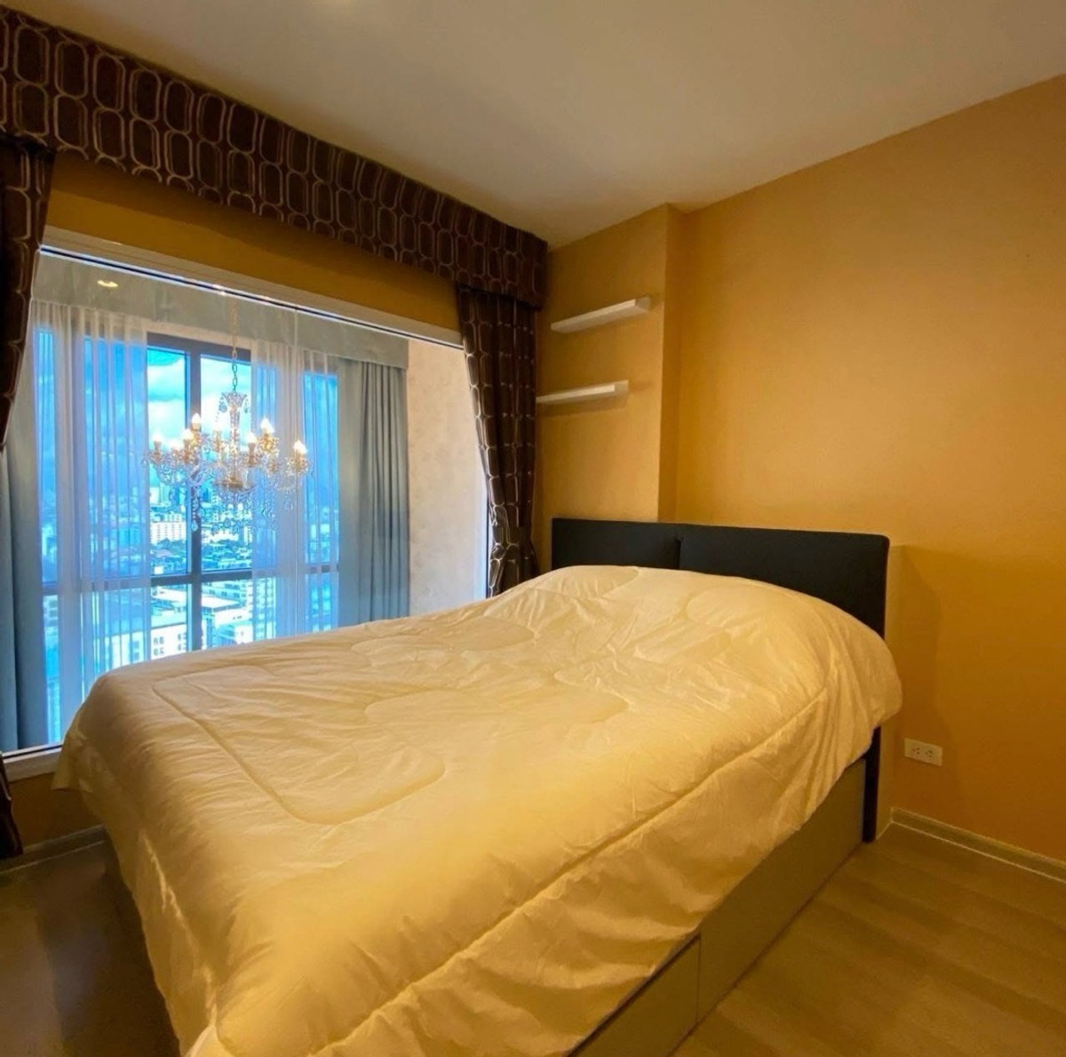 For SaleCondoRatchadapisek, Huaikwang, Suttisan : High-Floor Duplex Condo Near MRT Huai Khwang Suitable for Investment