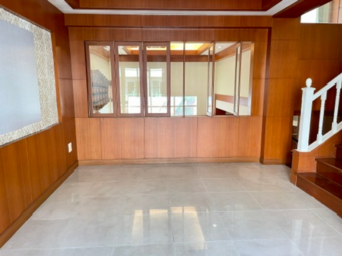 ให้เช่าทาวน์โฮมเลียบทางด่วนรามอินทรา : ปล่อยเช่า Town Home คริสตัล วิลล์ [Crystal Ville] เลียบด่วนเอกมัย-รามอินทรา ประดิษฐ์มนูธรรม 15 ใกล้ทางพิเศษฉลองรัช เพียง 350 เมตร จากเซ็นทรัล อีสวิลล์ 