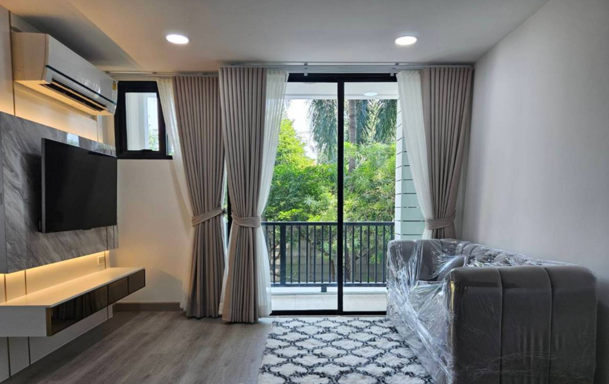 For SaleCondoOnnut, Udomsuk : Condo for sale in the heart of the city Near BTS Ekkamai Beautifully renovated, very good price, very good condition.