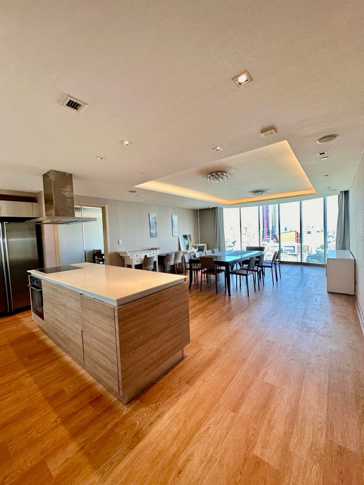 ขายคอนโดอารีย์ อนุสาวรีย์ : Penthouse 2 ยูนิต Combine เข้าด้วยกัน วิวทิศเหนือ + ตะวันออก วิวสวย  4 ห้องนอน ขนาด 294 ตรม.