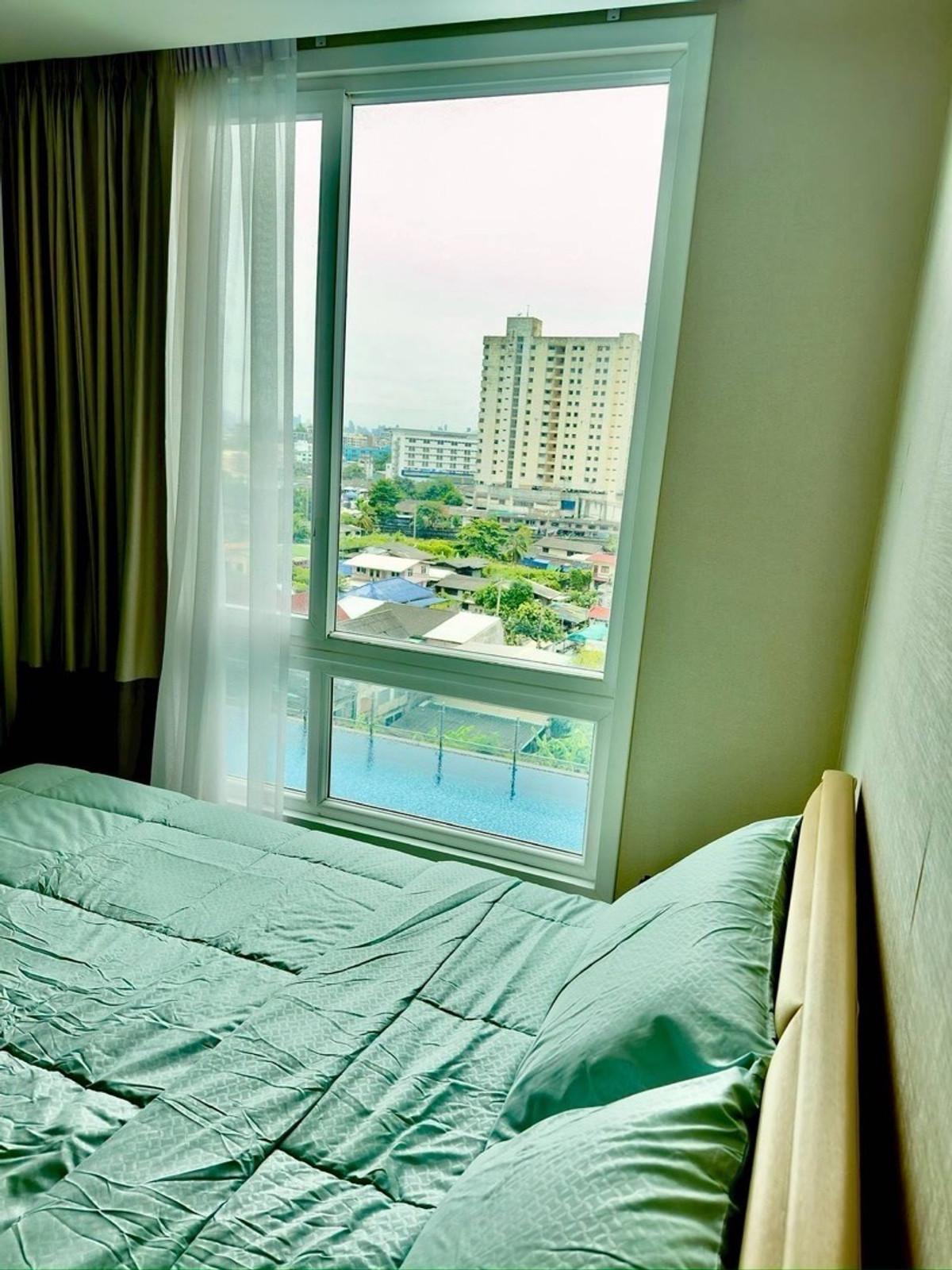 For RentCondoSamut Prakan,Samrong : Condo for rent urgently, The Metropolis Samrong, Building A, 7th floor, city view, pool view, size 35.00 sq m, 1 bedroom, fully furnished, price 13,000 baht.