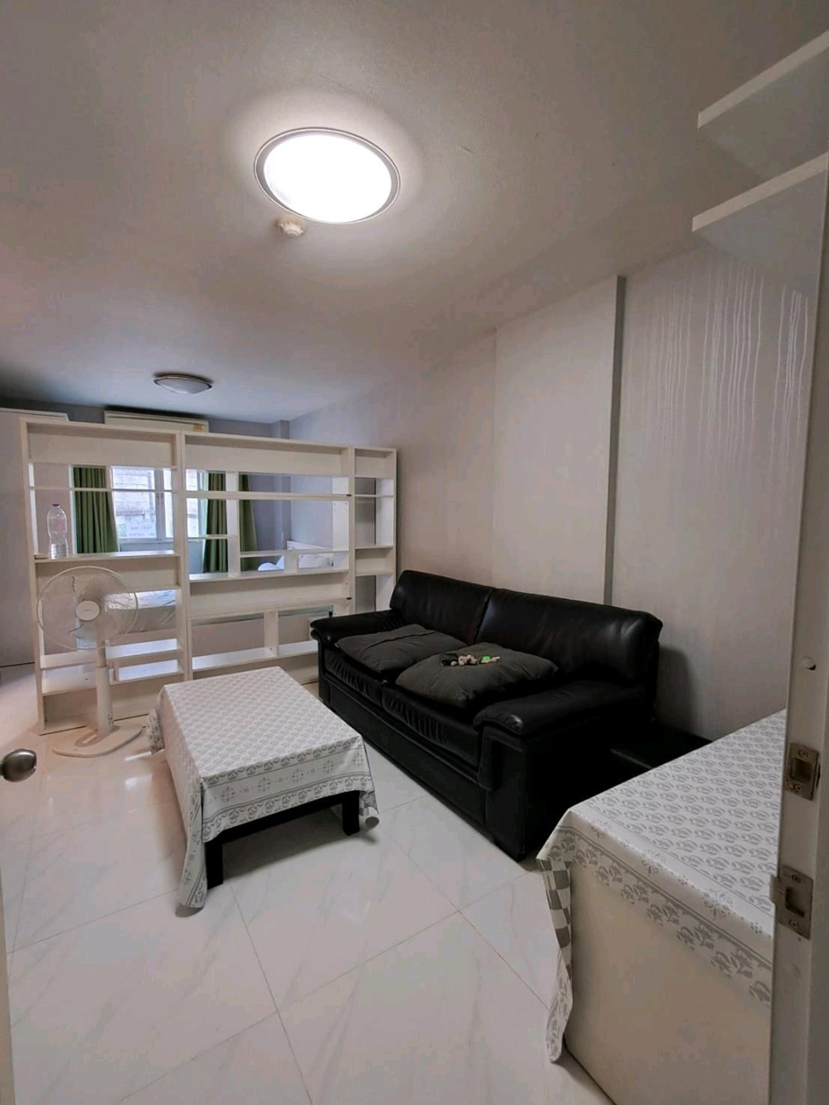 For RentCondoRamkhamhaeng, Hua Mak : For rent D2, 1st floor, extra large studio style, 28 sq m., only 6200 baht.