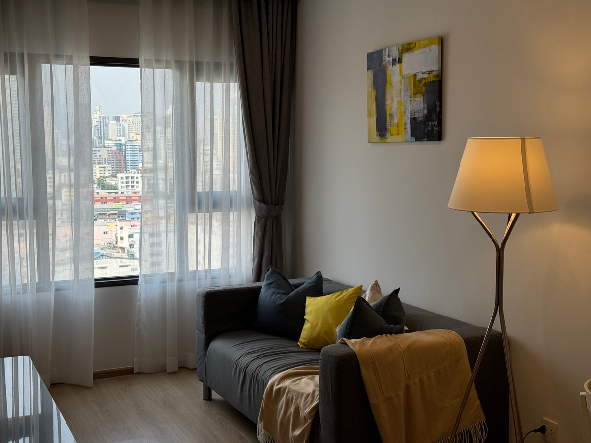 For RentCondoKhlongtoei, Kluaynamthai : For rent Life Rama 4 – Asoke | North facing room, high floor, near MRT Queen Sirikit Benjasiri Park.