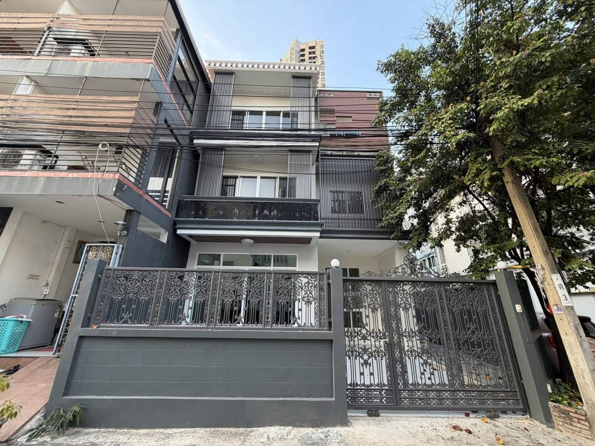 ให้เช่าโฮมออฟฟิศสุขุมวิท อโศก ทองหล่อ : โฮมออฟฟิศ Casa Pacífica Bangkok 5 ห้องนอน 4 ห้องน้ำ 400 ตารางเมตร เพียง100เมตรถึงBTS พระโขนง