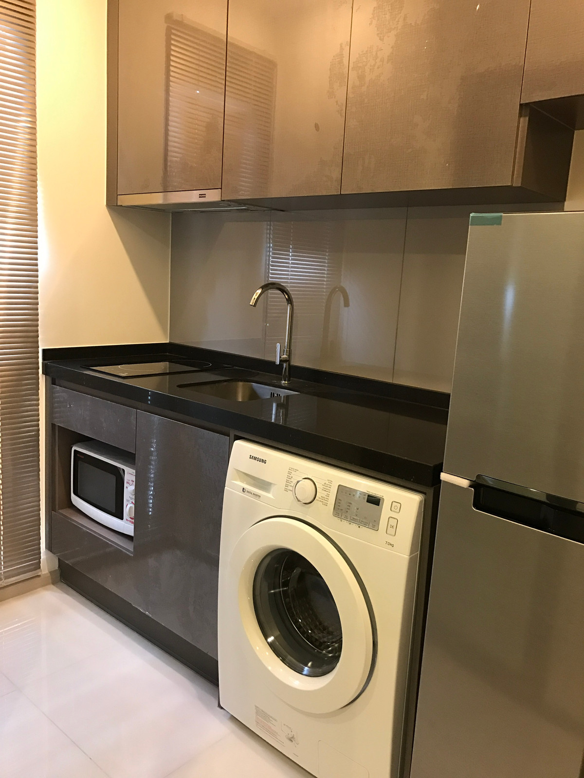 ให้เช่าคอนโดพระราม 9 เพชรบุรีตัดใหม่ RCA : ให้เช่าคอนโด ริธึม อโศก ตกแต่งครบครัน (S15-29948)