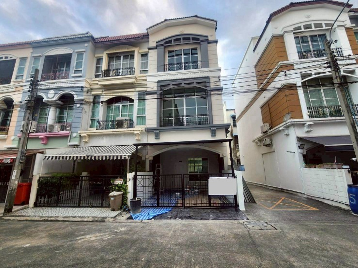 For SaleTownhomeChokchai 4, Ladprao 71, Ladprao 48, : Townhouse for sale, Baan Klang Muang Lat Phrao-Chokchai 4, area 21.2 square meters, Chokchai 4 Station, Yellow Line, Phibun Uppatham School
