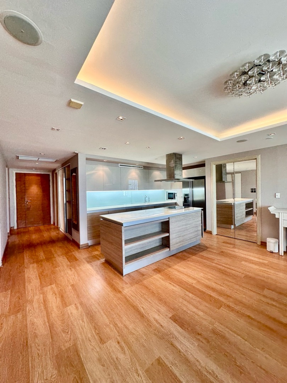 ขายคอนโดอารีย์ อนุสาวรีย์ : Penthouse 2 ยูนิต Combine เข้าด้วยกัน วิวทิศเหนือ + ตะวันออก วิวสวย  4 ห้องนอน ขนาด 294 ตรม.