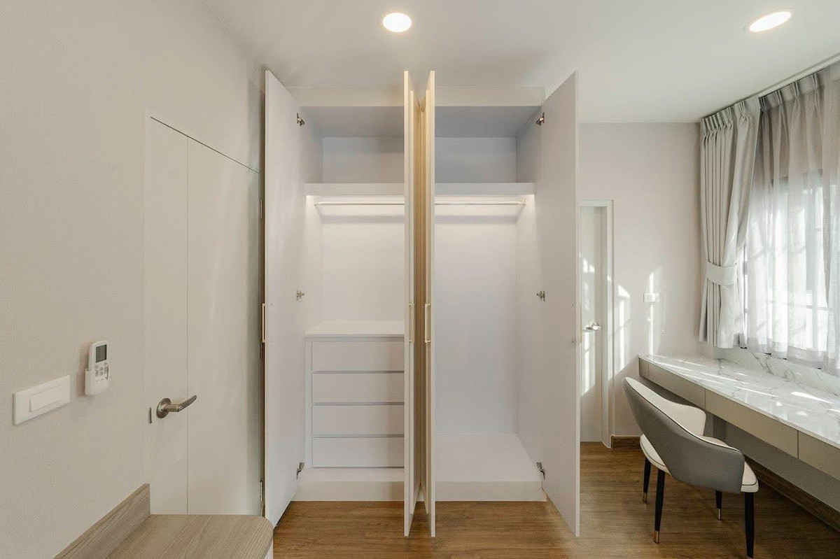 For RentHouseBangna, Bearing, Lasalle : For rent: CENTRO BANGNA, new house, 4 bedrooms.