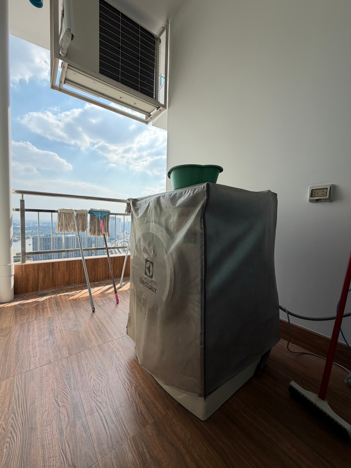 For SaleCondoRama3 (Riverside),Satupadit : For sale/rent Supalai Prima Riva Rama 3 | 3 bedrooms, high floor, river view ________________________________________ Luxury riverfront condo Supalai Prima Riva Rama 3, 42nd floor, area 256 sq m., 3 bedrooms, 5 bathrooms, maids room, panoramic Chao Phraya