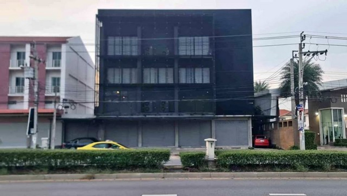 For RentShop HouseNonthaburi, Bang Yai, Bangbuathong : HR3207Prime Commercial Space for Rent | Nonthaburi Bypass Road (Maha Jesada Bridge) Potential location connecting Ratchaphruek-Rama 5 | Private parking space | Suitable for offices, clinics or shops.